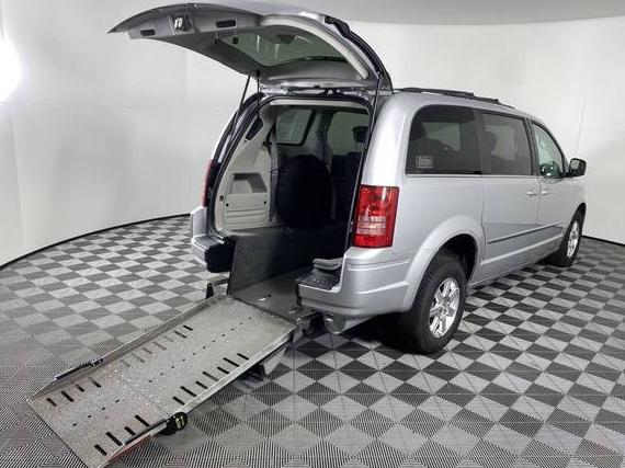 CHRYSLER TOWN AND COUNTRY 2009 2A8HR54129R674610 image